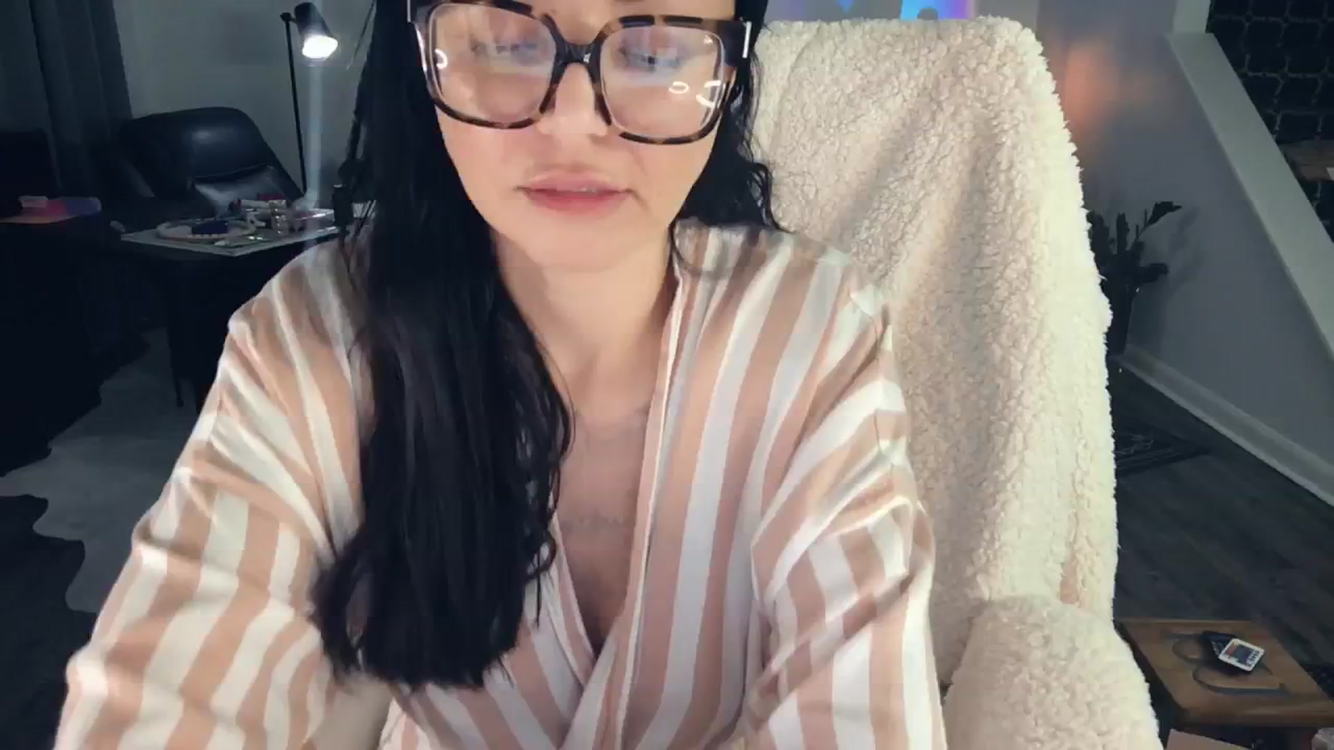 Gallery image thumbnail from MissSilverado's myfreecams stream on, 07/06/2025, 10:16 image 3 of 20