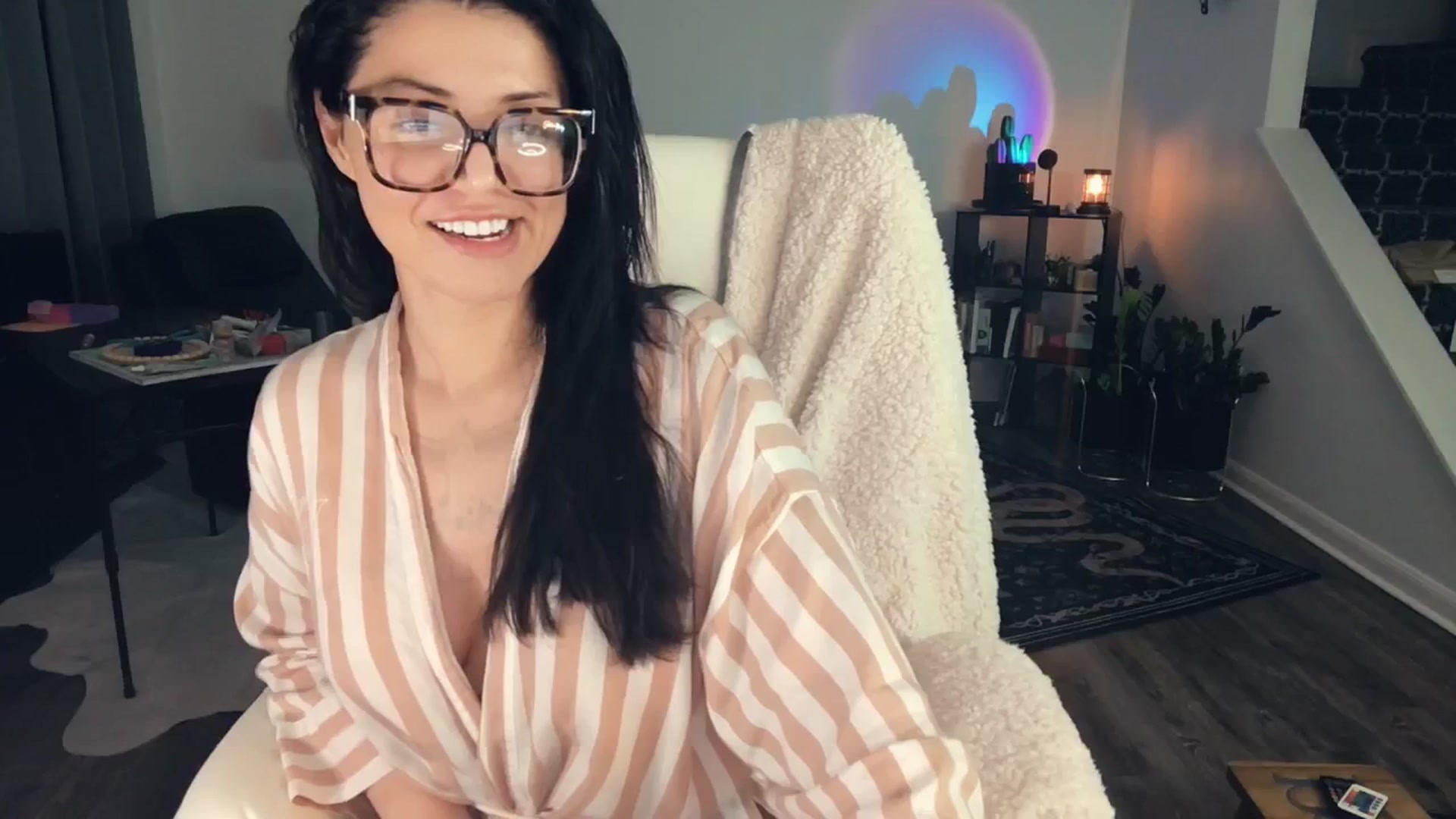 Gallery image thumbnail from MissSilverado's myfreecams stream on, 07/06/2025, 10:16 image 8 of 20