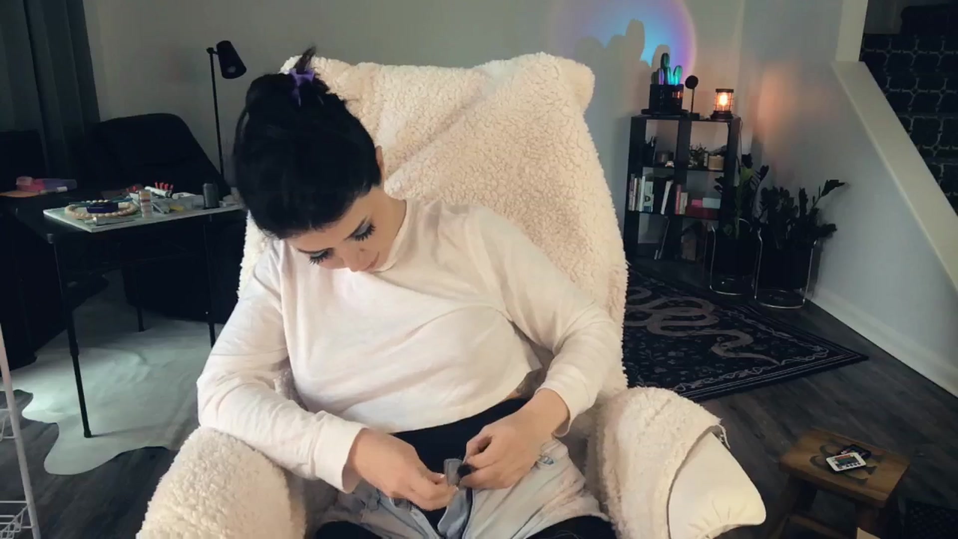 Gallery image thumbnail from MissSilverado's myfreecams stream on, 07/06/2025, 18:04 image 5 of 20