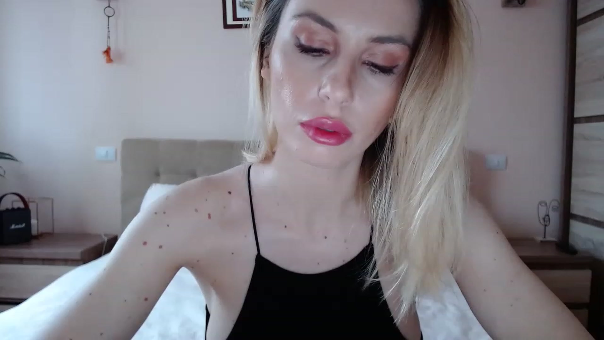 Gallery image thumbnail from MissSpicy's myfreecams stream on, 12/05/2022, 10:39 image 5 of 20