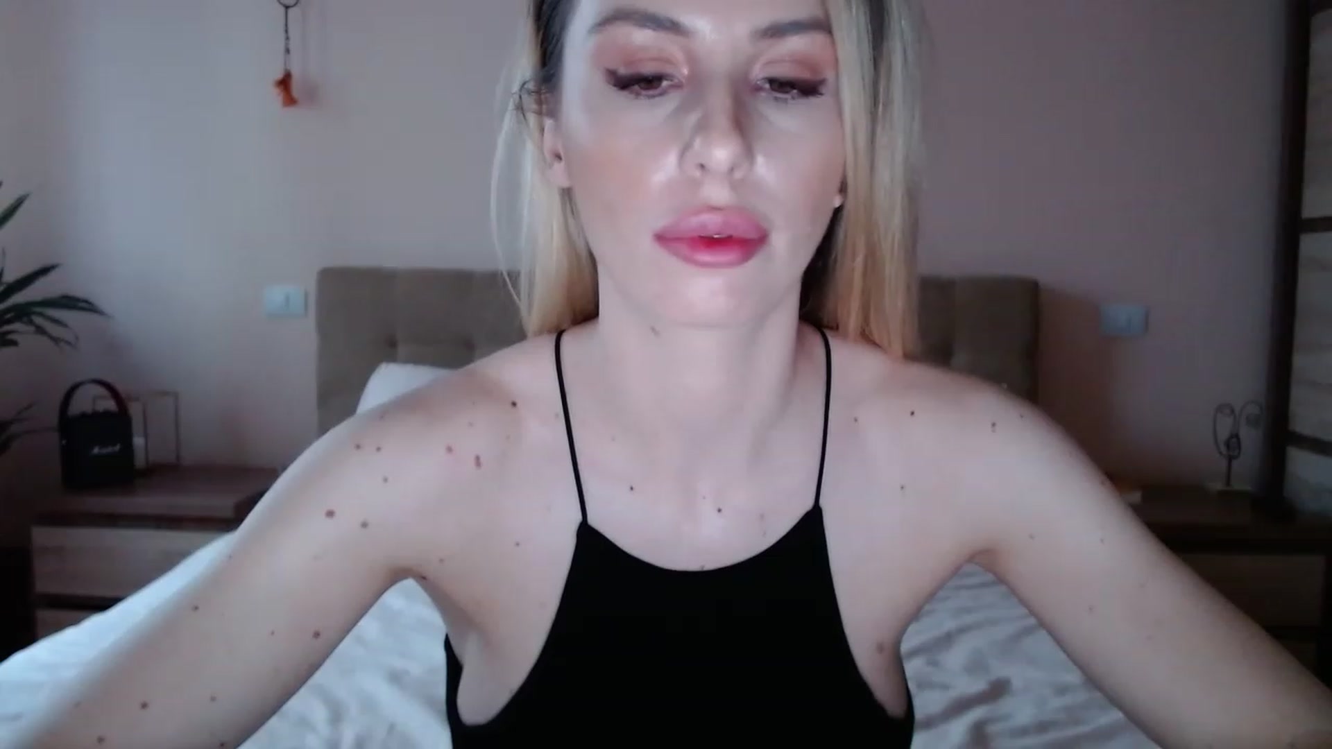 Gallery image thumbnail from MissSpicy's myfreecams stream on, 12/05/2022, 13:34 image 14 of 20