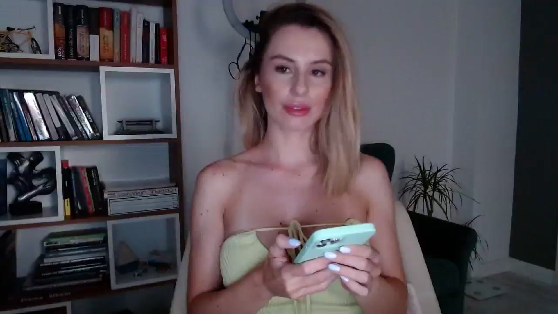 Gallery image thumbnail from MissSpicy's myfreecams stream on, 08/17/2023, 16:38 image 13 of 20