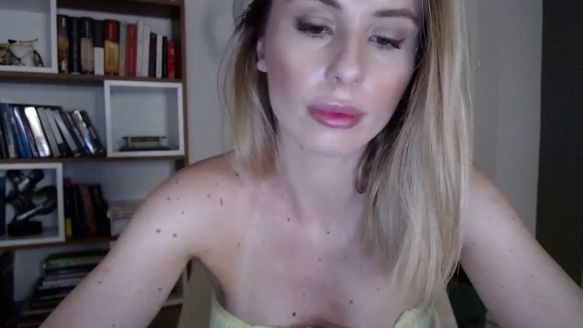 Gallery image thumbnail from MissSpicy's myfreecams stream on, 08/17/2023, 16:38 image 16 of 20