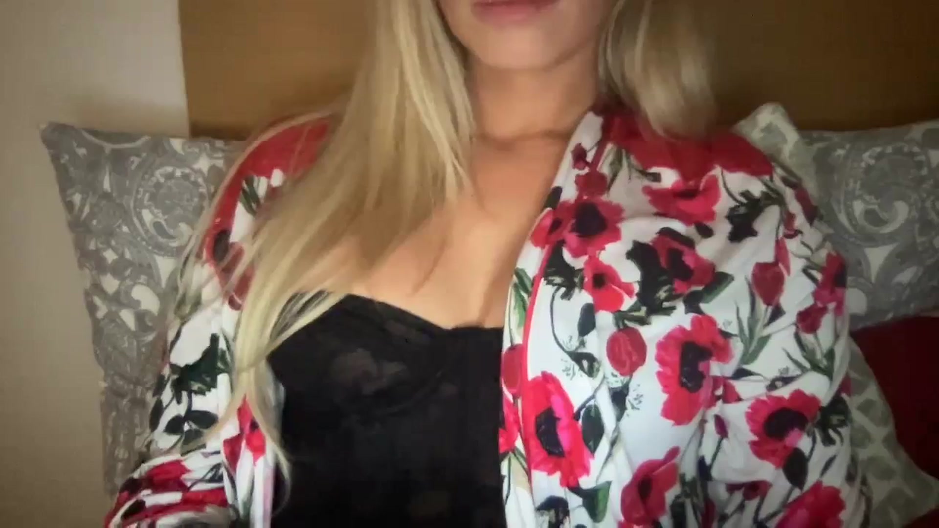Gallery image thumbnail from MissSummer1's myfreecams stream on, 10/04/2023, 17:42 image 6 of 20