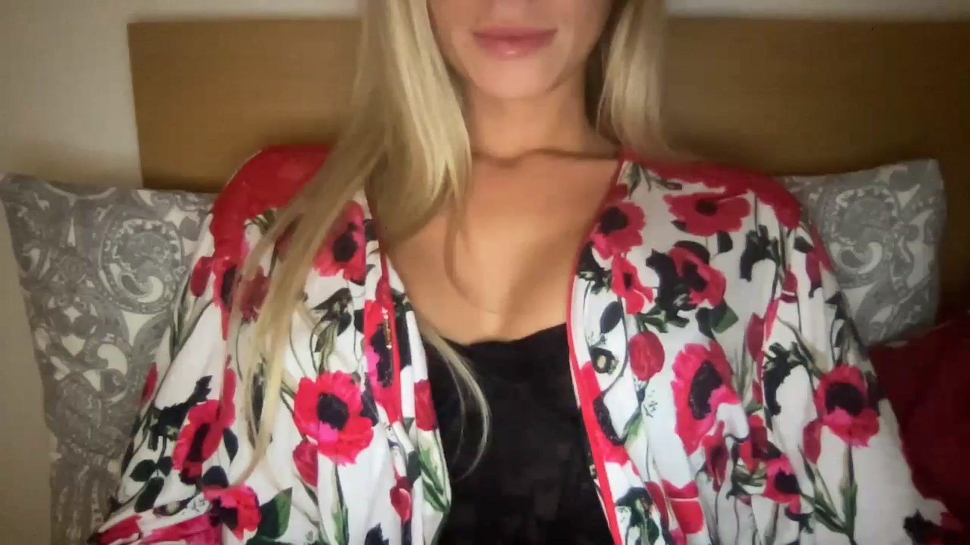 Gallery image thumbnail from MissSummer1's myfreecams stream on, 10/04/2023, 18:05 image 3 of 20