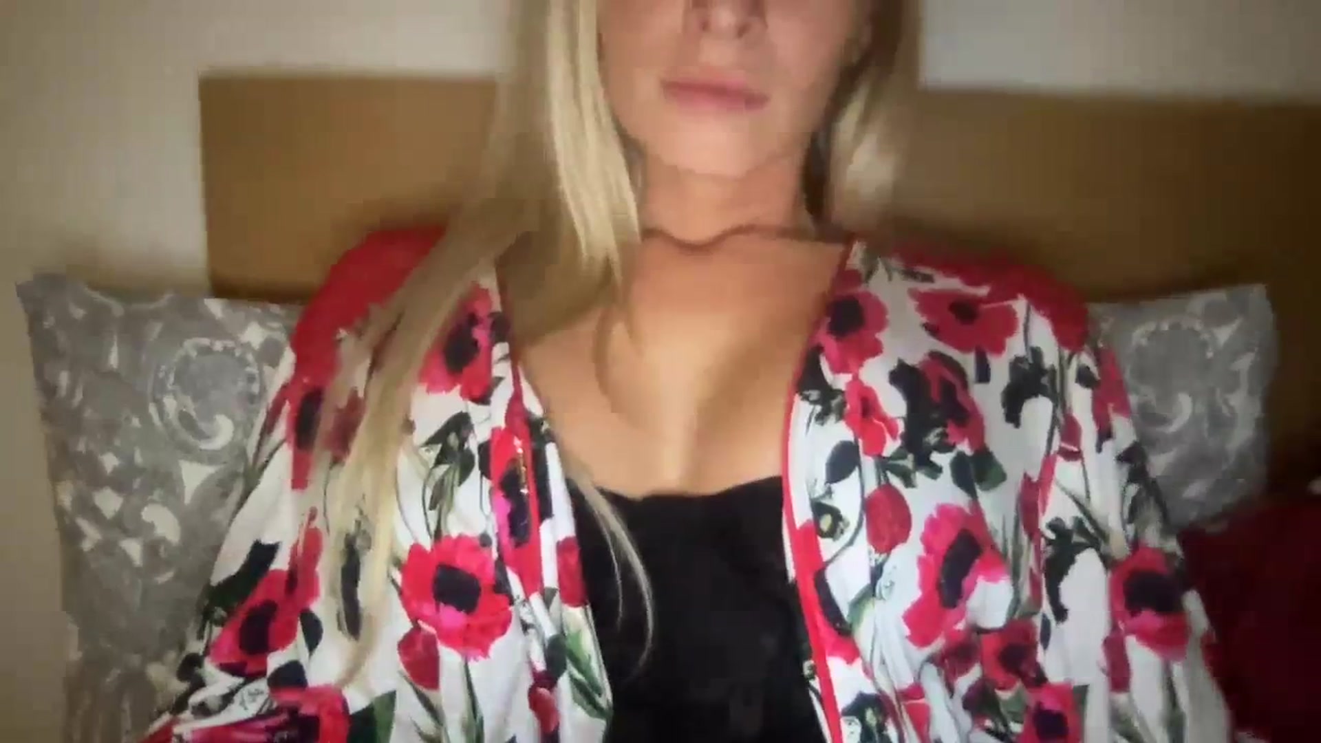 Gallery image thumbnail from MissSummer1's myfreecams stream on, 10/04/2023, 18:05 image 4 of 20