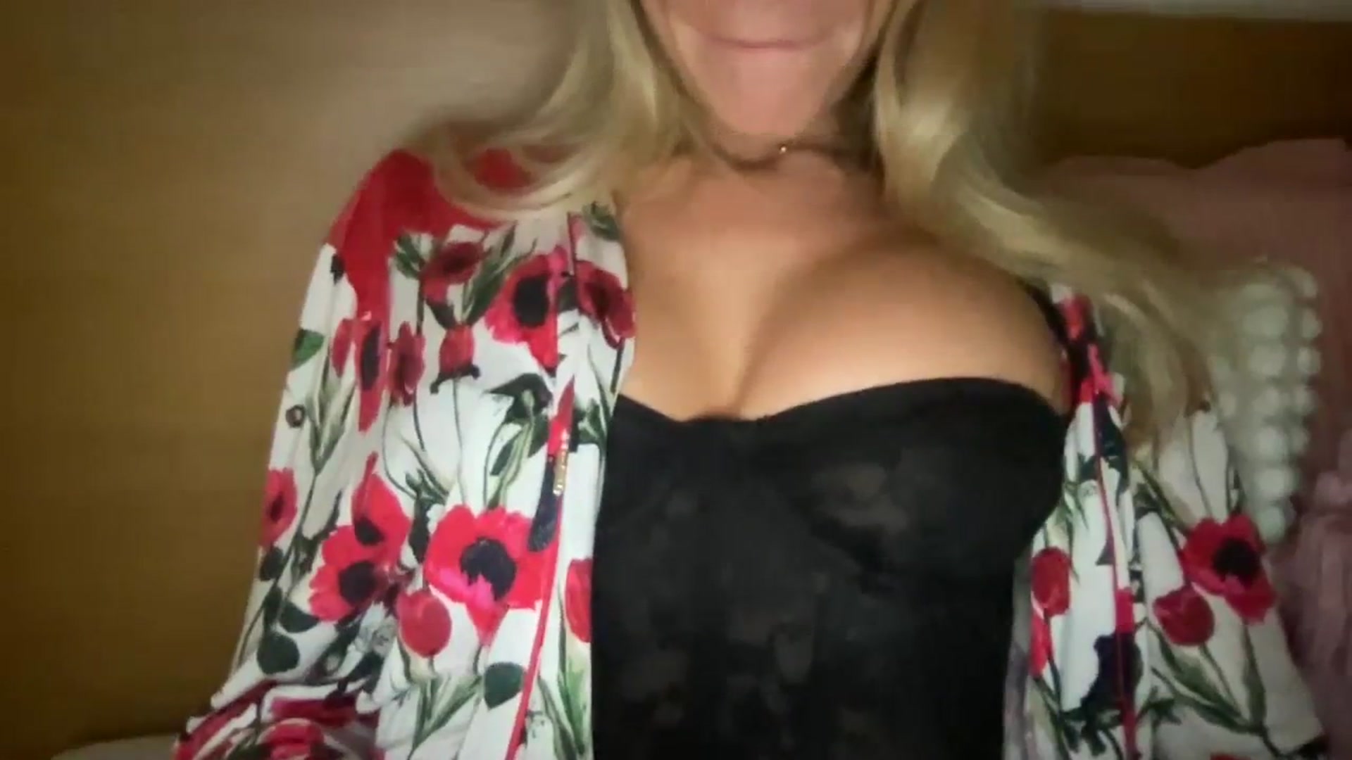 Gallery image thumbnail from MissSummer1's myfreecams stream on, 02/06/2024, 17:15 image 9 of 20