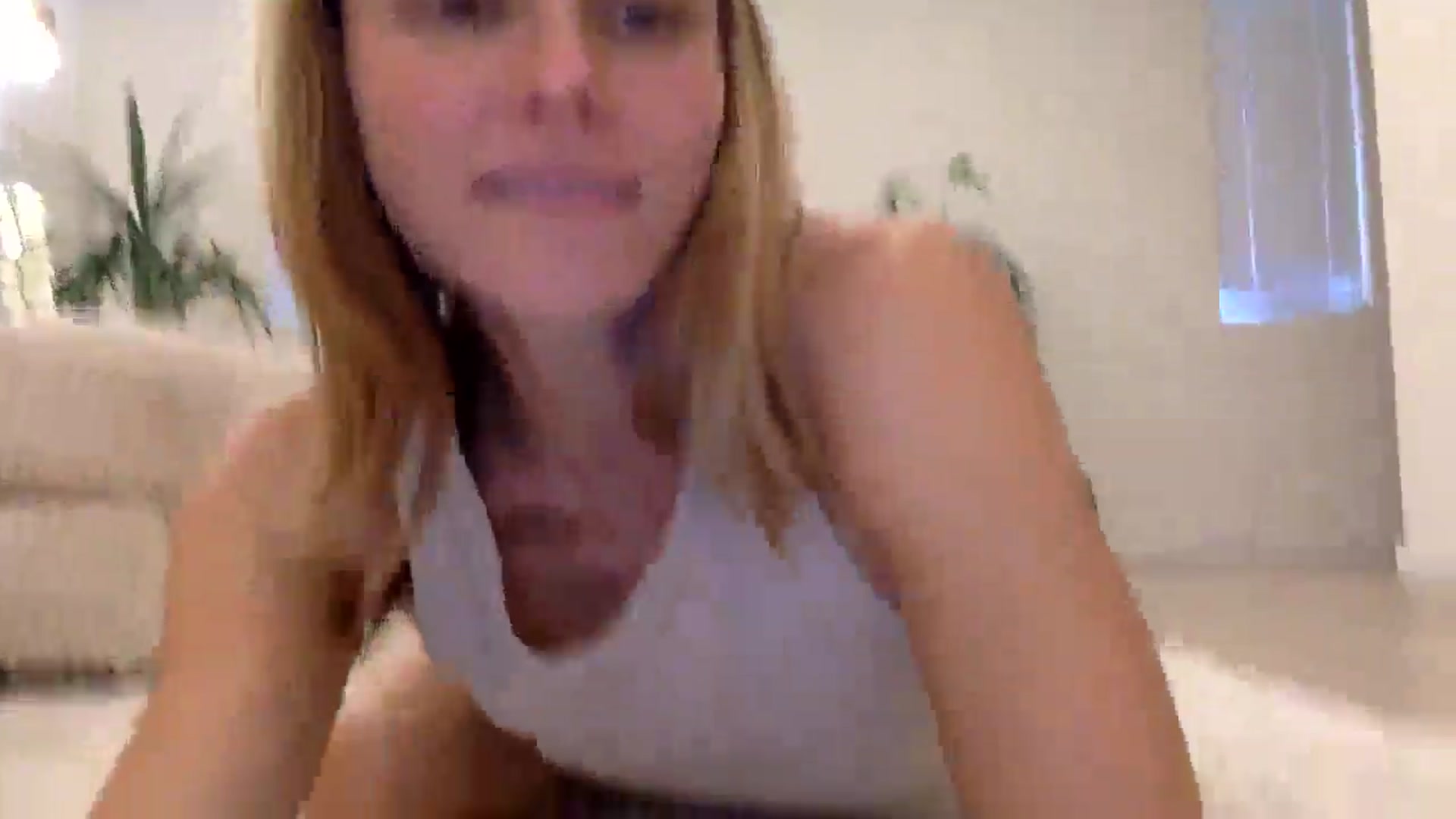 Gallery image thumbnail from MissSunshine's myfreecams stream on, 03/12/2025, 02:03 image 5 of 20