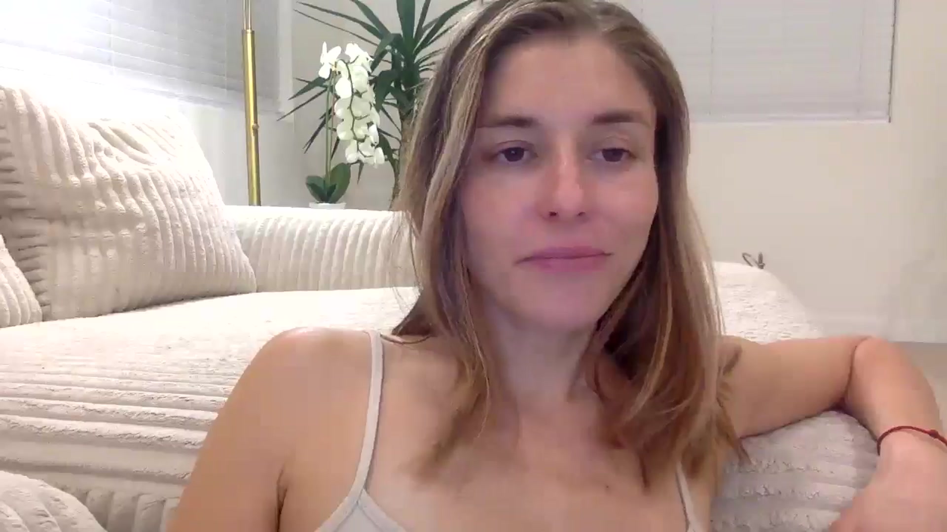 Gallery image thumbnail from MissSunshine's myfreecams stream on, 03/20/2025, 04:26 image 12 of 20