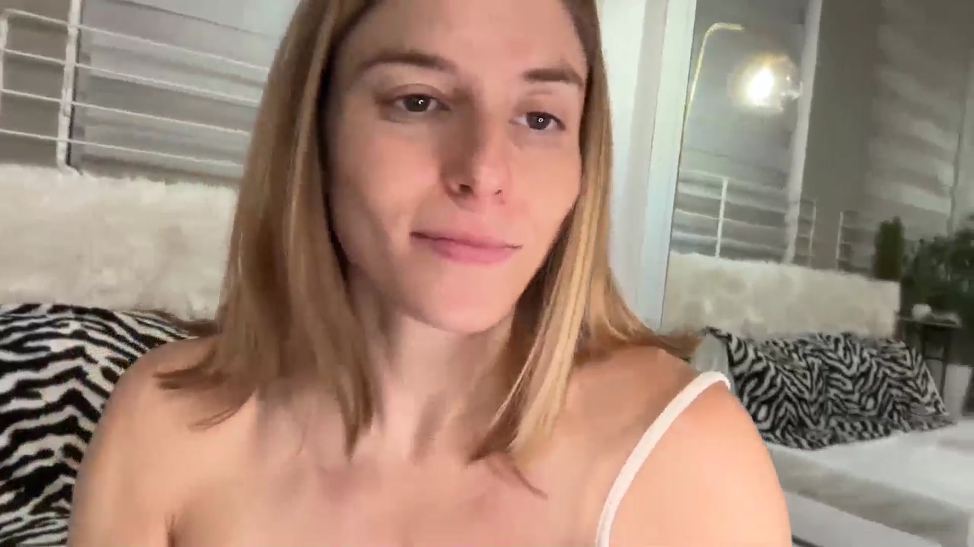 Gallery image thumbnail from MissSunshine's myfreecams stream on, 05/09/2025, 05:35 image 10 of 20