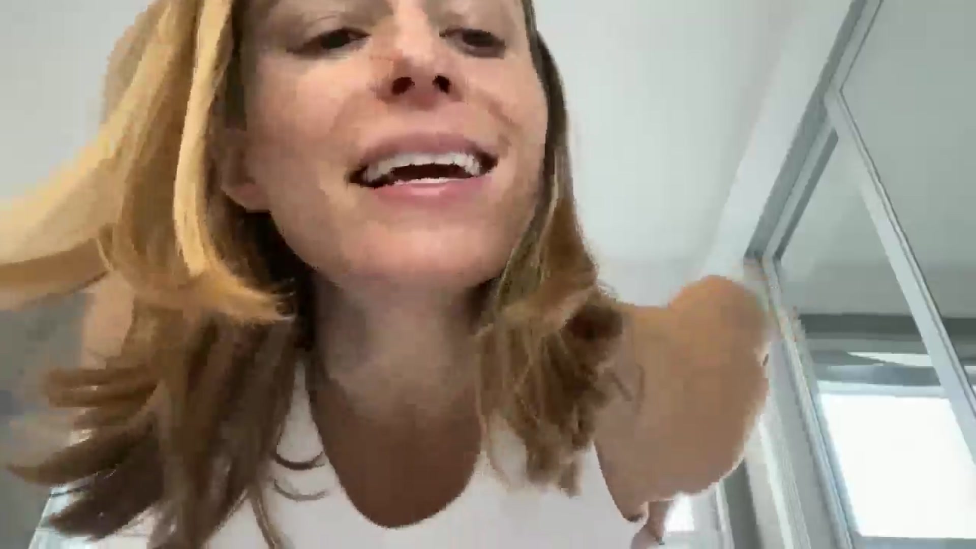 Gallery image thumbnail from MissSunshine's myfreecams stream on, 05/24/2025, 23:31 image 9 of 20