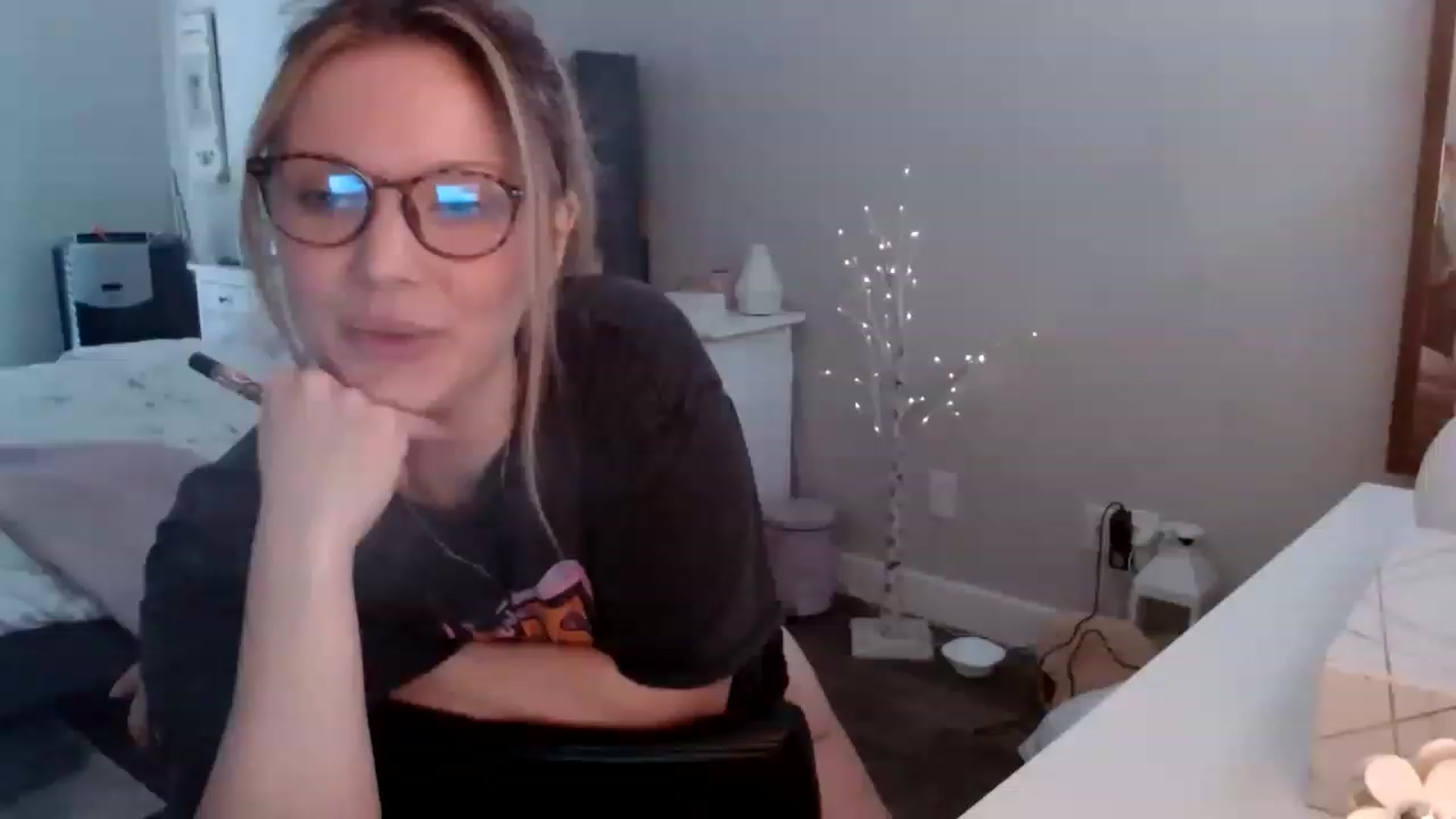 Gallery image thumbnail from MissTinsleyyx's myfreecams stream on, 04/20/2023, 22:46 image 16 of 20