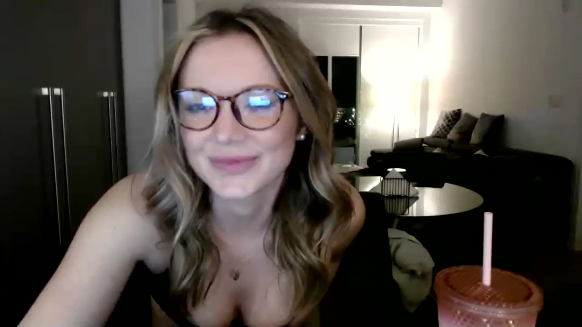 Gallery image thumbnail from MissTinsleyyx's myfreecams stream on, 04/22/2023, 08:51 image 13 of 20