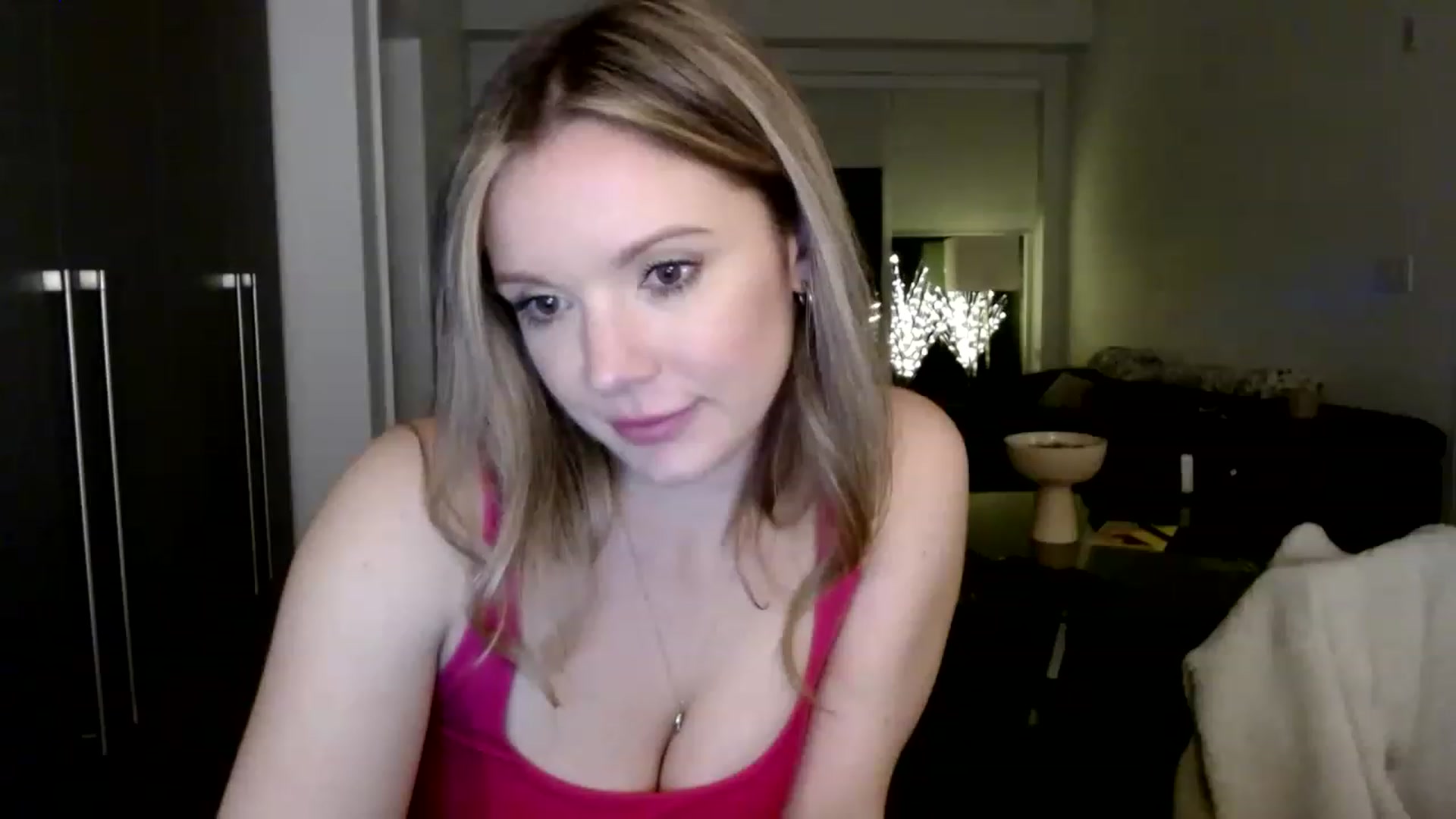 Gallery image thumbnail from MissTinsleyyx's myfreecams stream on, 04/27/2023, 09:21 image 8 of 20