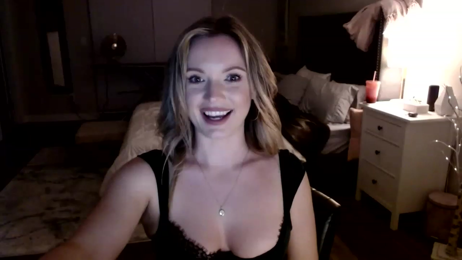 Gallery image thumbnail from MissTinsleyyx's myfreecams stream on, 05/01/2023, 05:57 image 4 of 20