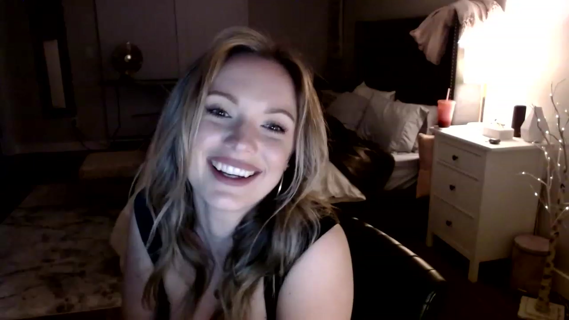 Gallery image thumbnail from MissTinsleyyx's myfreecams stream on, 05/01/2023, 05:57 image 19 of 20