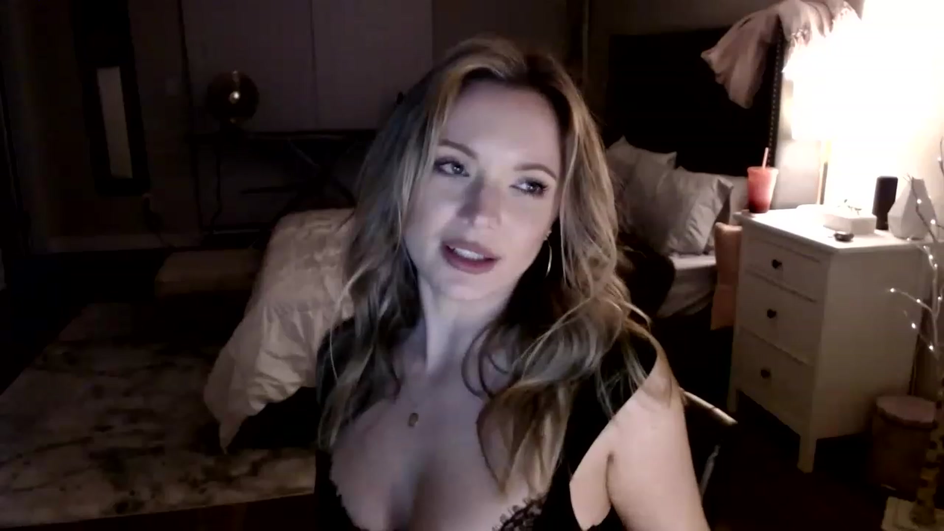 Gallery image thumbnail from MissTinsleyyx's myfreecams stream on, 05/01/2023, 05:57 image 16 of 20