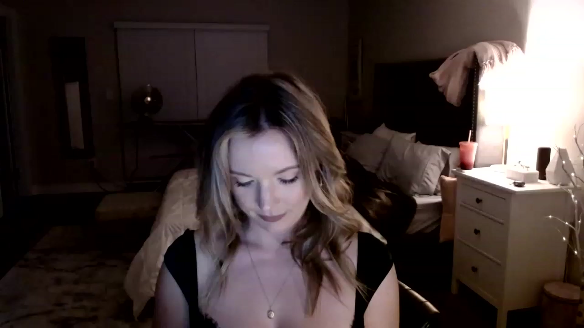 Gallery image thumbnail from MissTinsleyyx's myfreecams stream on, 05/01/2023, 05:57 image 1 of 20