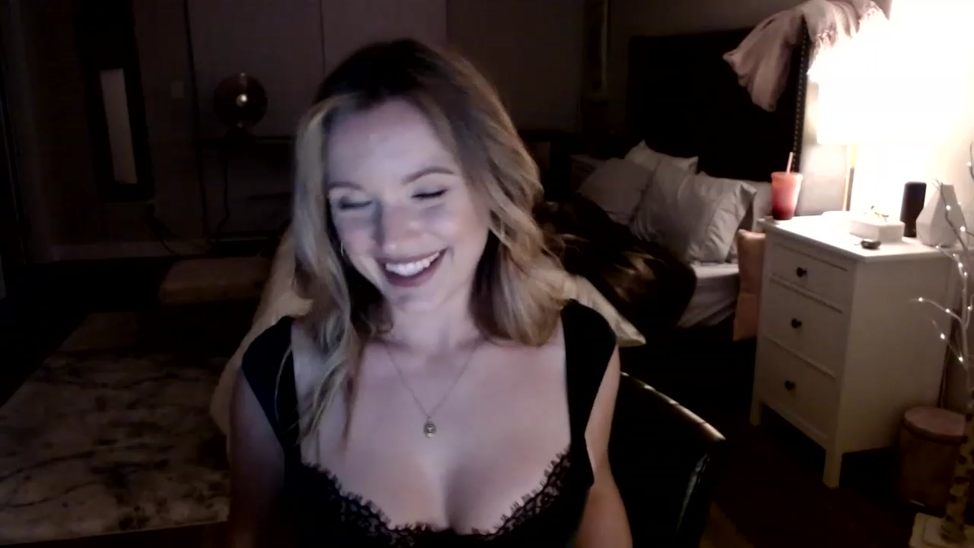 Gallery image thumbnail from MissTinsleyyx's myfreecams stream on, 05/01/2023, 05:57 image 7 of 20