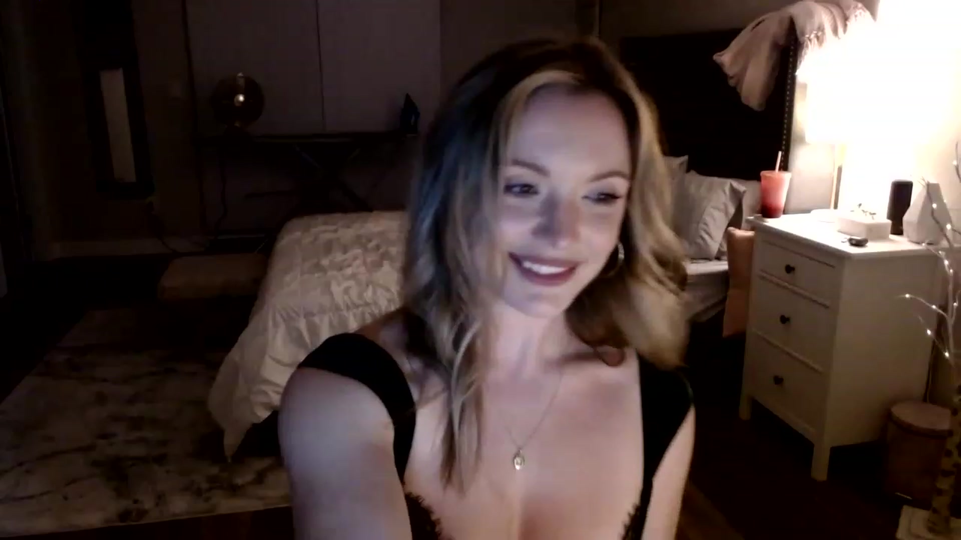 Gallery image thumbnail from MissTinsleyyx's myfreecams stream on, 05/01/2023, 05:57 image 9 of 20