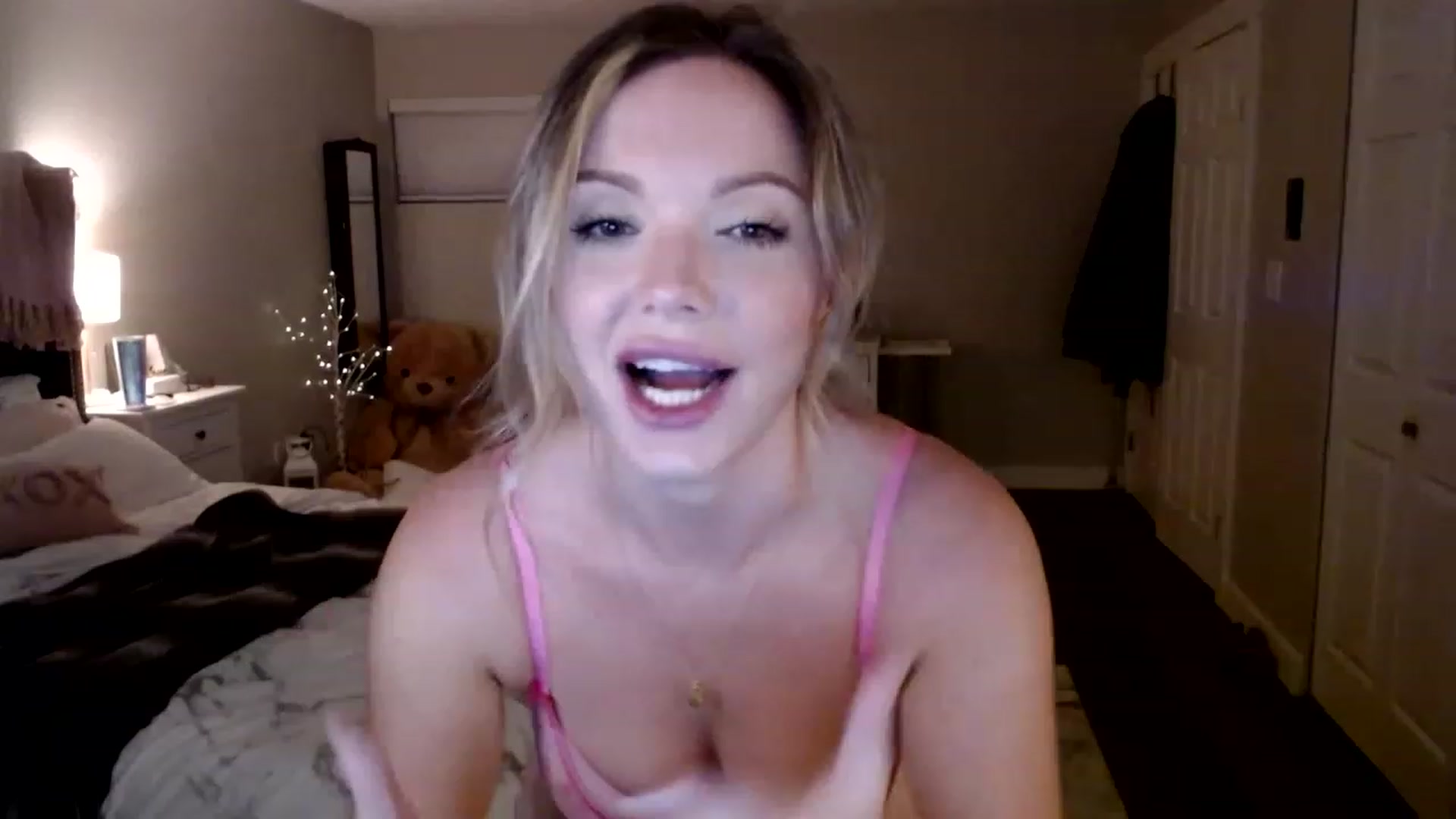 Gallery image thumbnail from MissTinsleyyx's myfreecams stream on, 05/28/2023, 05:45 image 3 of 20