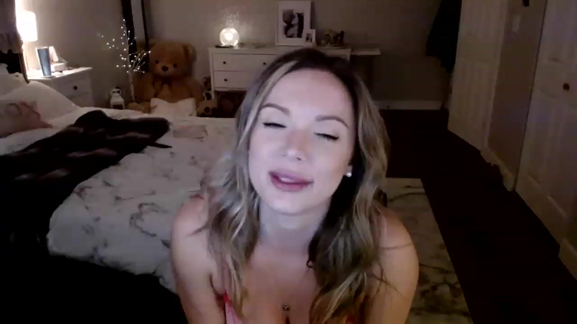 Gallery image thumbnail from MissTinsleyyx's myfreecams stream on, 05/28/2023, 05:45 image 13 of 20