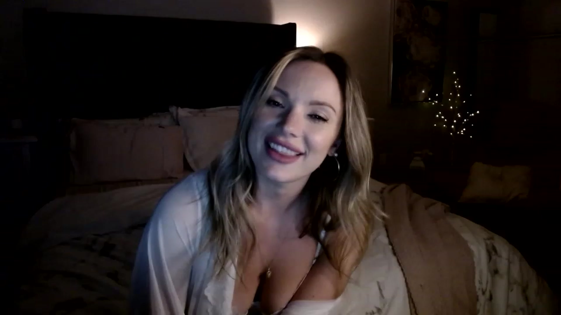 Gallery image thumbnail from MissTinsleyyx's myfreecams stream on, 06/03/2023, 08:31 image 17 of 20