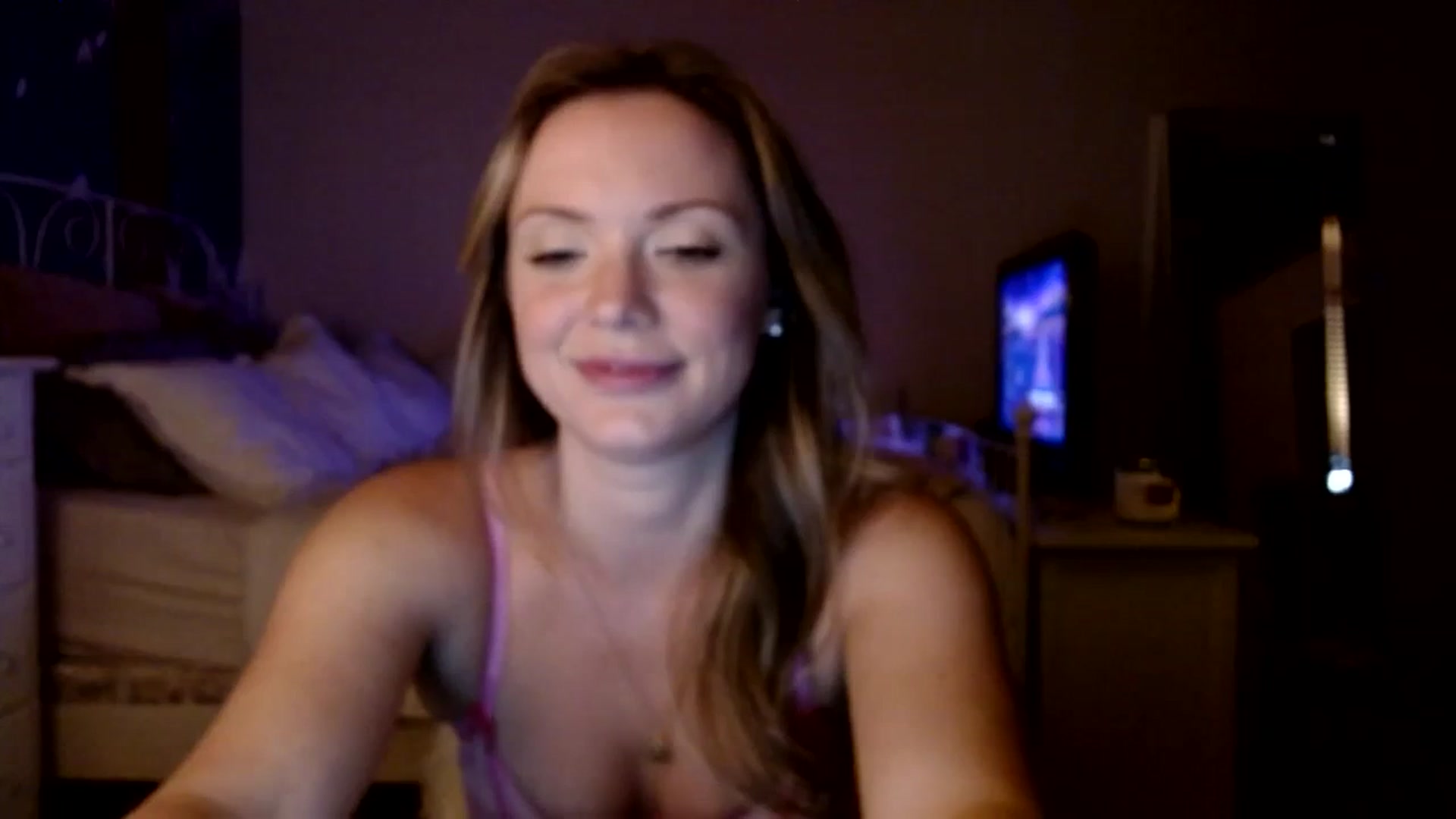 Gallery image thumbnail from MissTinsleyyx's myfreecams stream on, 06/24/2023, 11:53 image 14 of 20