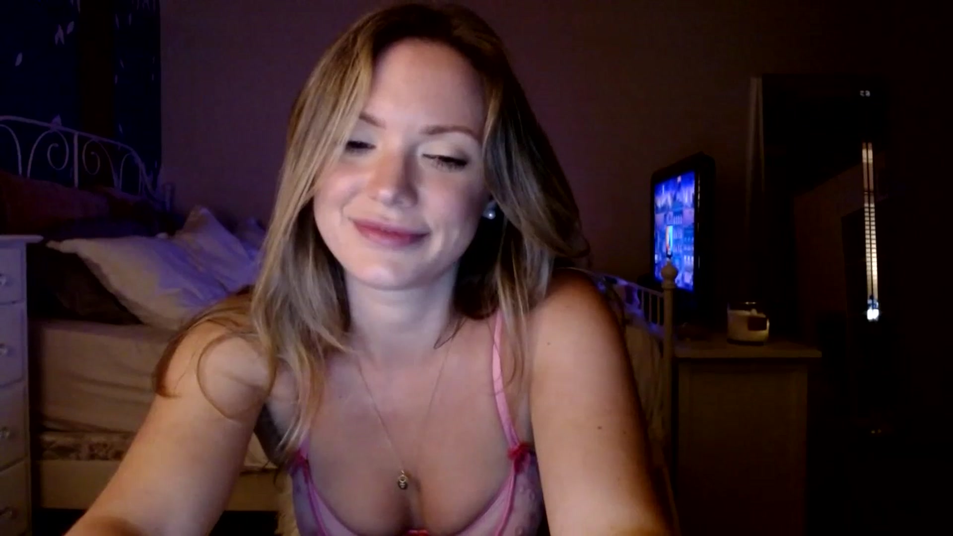 Gallery image thumbnail from MissTinsleyyx's myfreecams stream on, 06/24/2023, 11:53 image 8 of 20