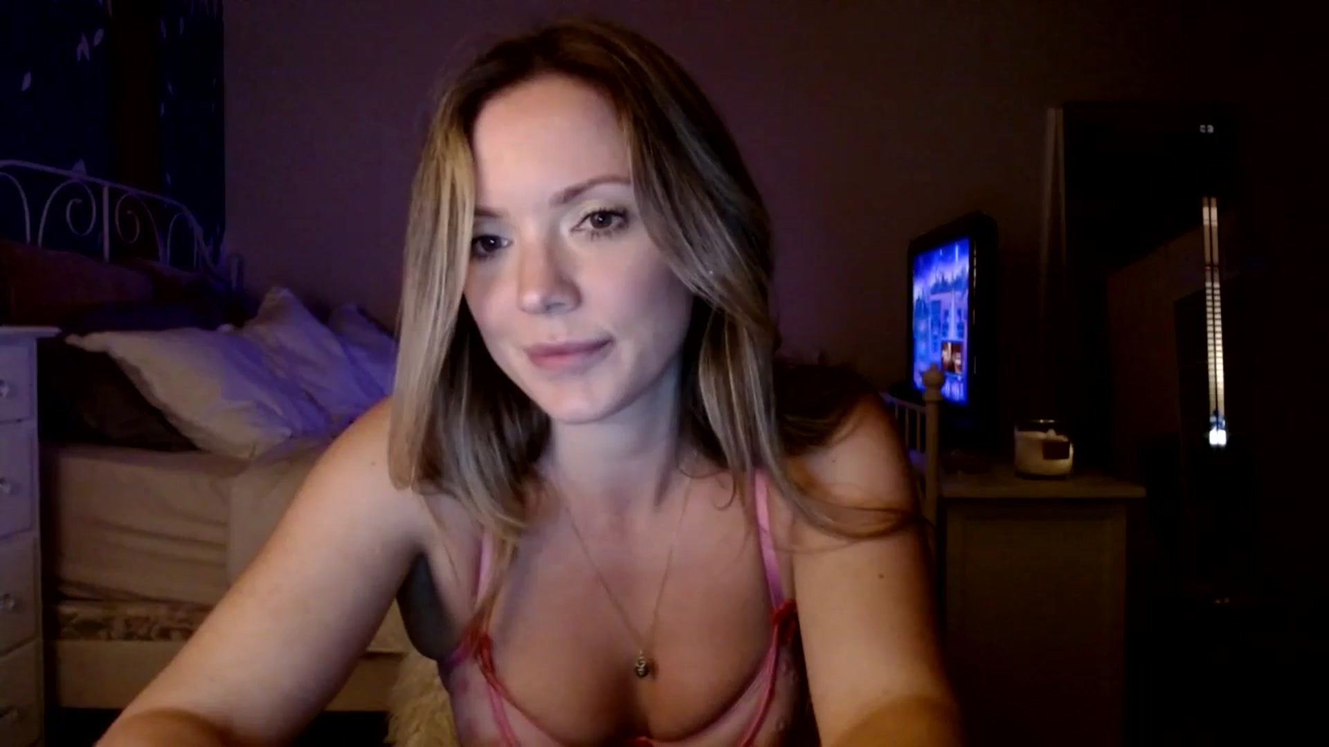 Gallery image thumbnail from MissTinsleyyx's myfreecams stream on, 06/24/2023, 11:53 image 7 of 20