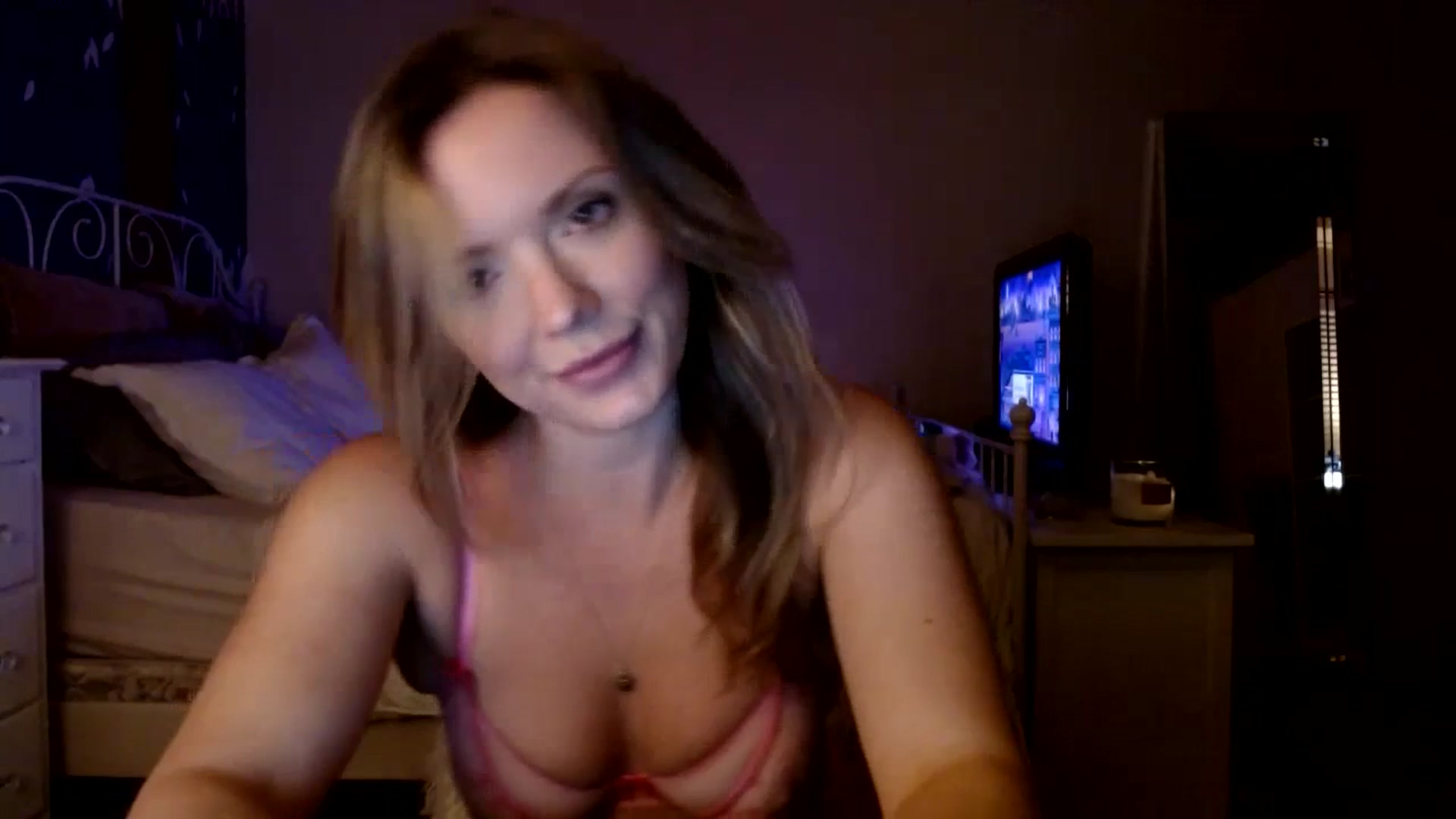 Gallery image thumbnail from MissTinsleyyx's myfreecams stream on, 06/24/2023, 11:53 image 12 of 20