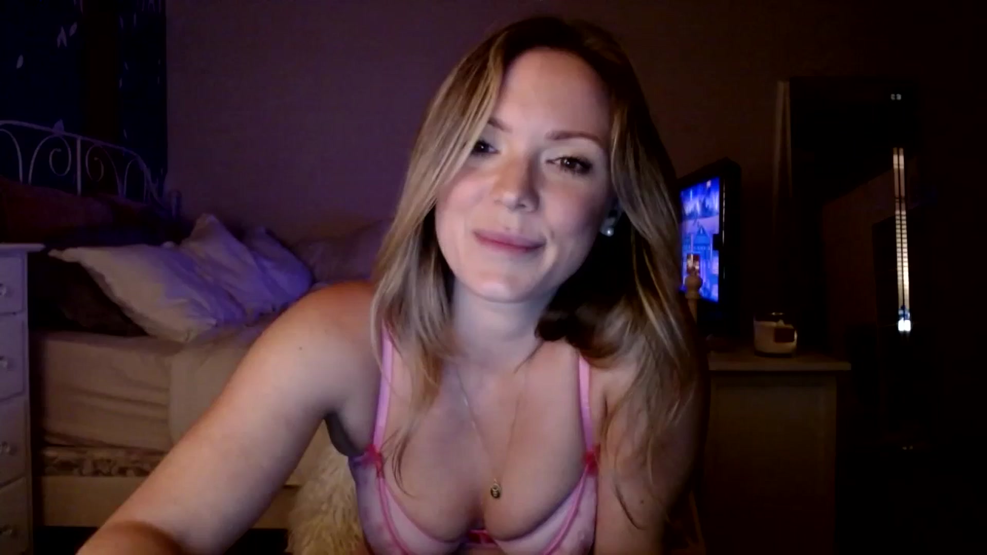 Gallery image thumbnail from MissTinsleyyx's myfreecams stream on, 06/24/2023, 11:53 image 4 of 20