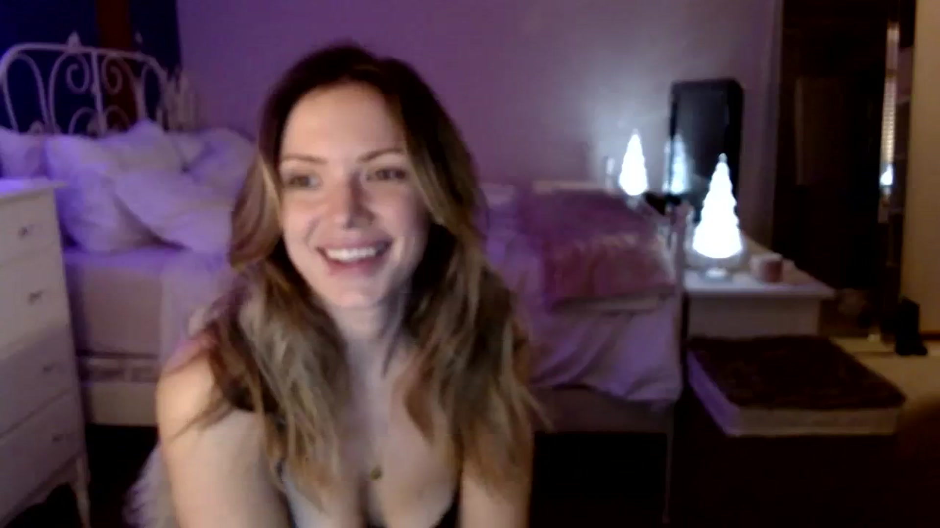 Gallery image thumbnail from MissTinsleyyx's myfreecams stream on, 11/12/2023, 11:35 image 17 of 20