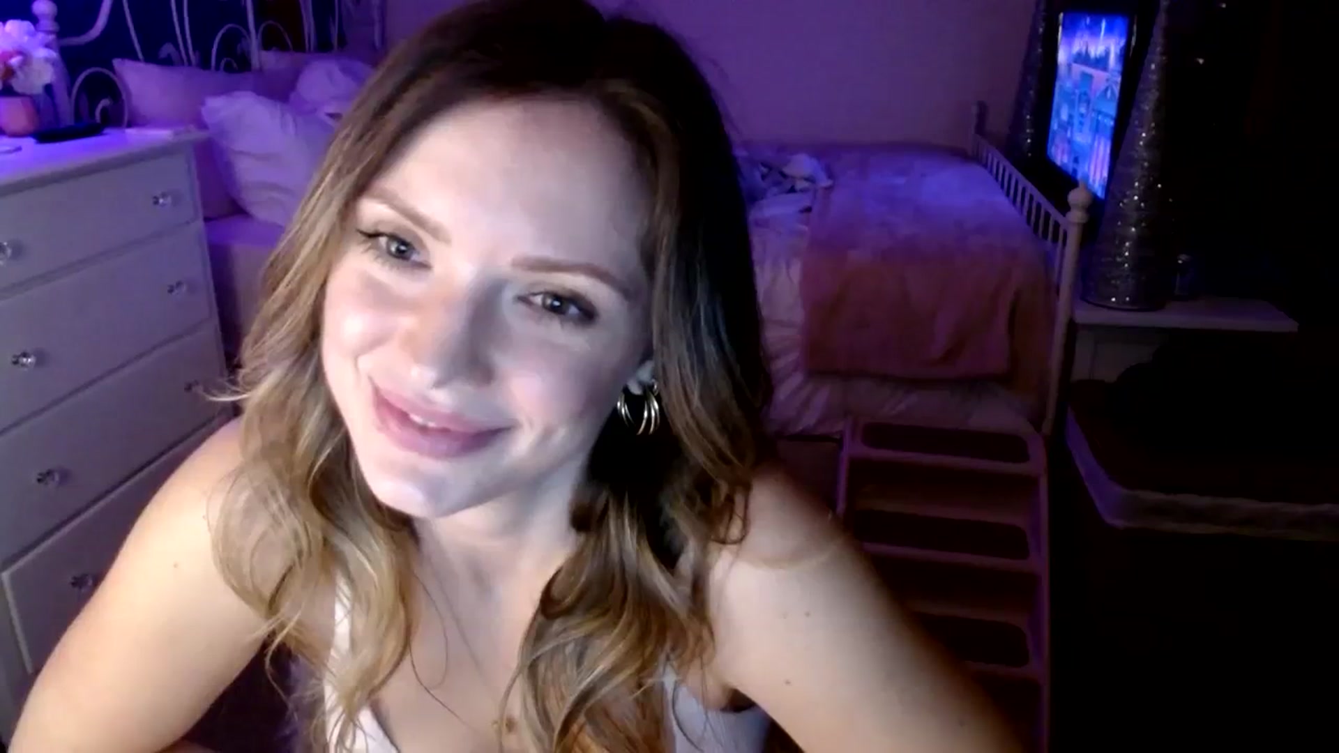 Gallery image thumbnail from MissTinsleyyx's myfreecams stream on, 12/10/2023, 09:28 image 19 of 20