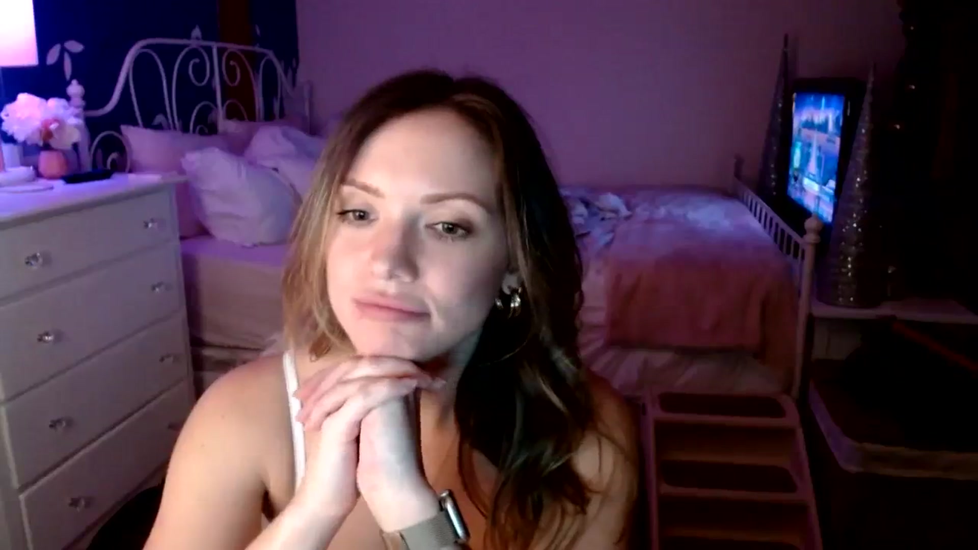 Gallery image thumbnail from MissTinsleyyx's myfreecams stream on, 12/10/2023, 11:37 image 20 of 20