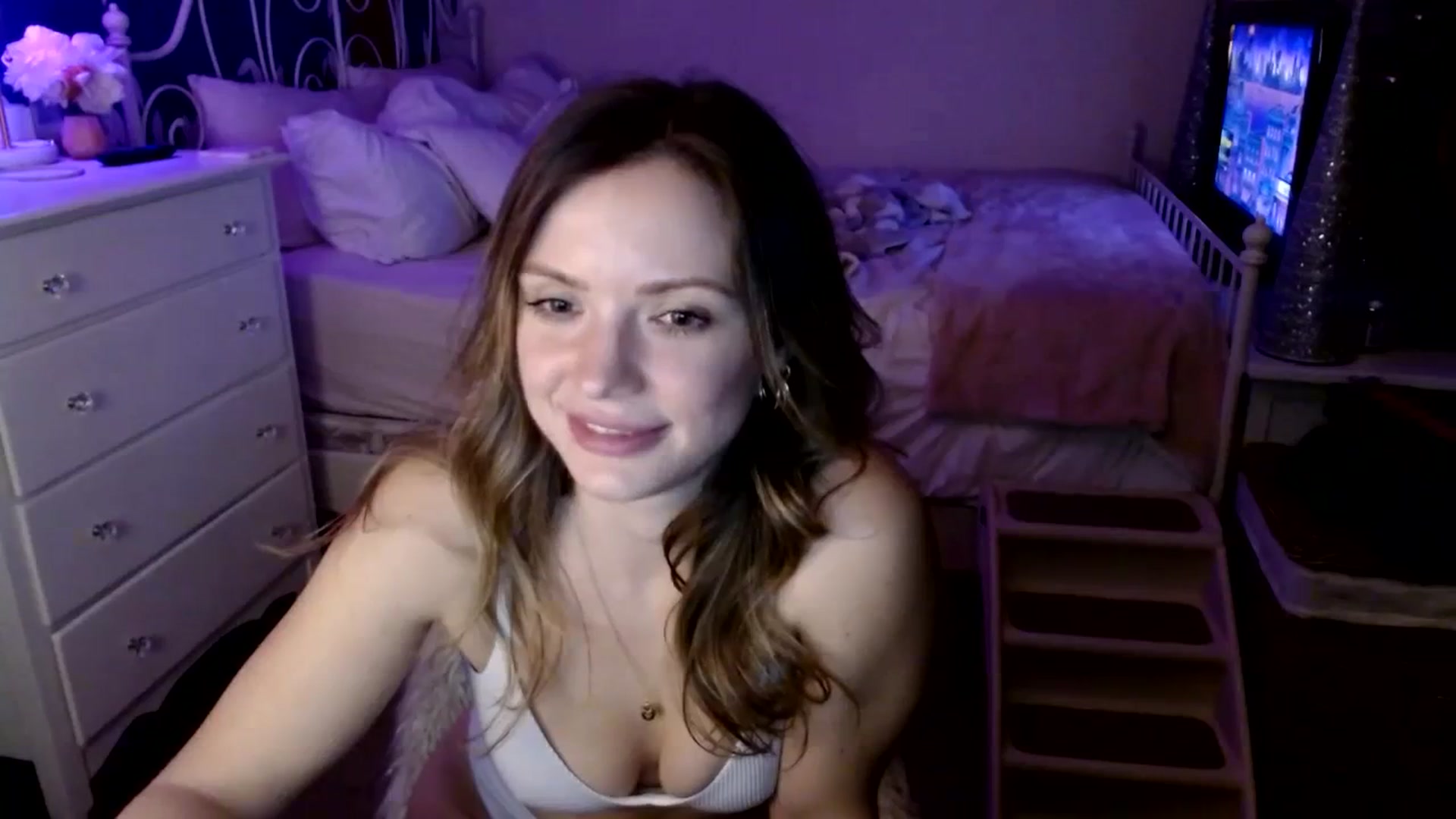 Gallery image thumbnail from MissTinsleyyx's myfreecams stream on, 12/10/2023, 11:37 image 6 of 20