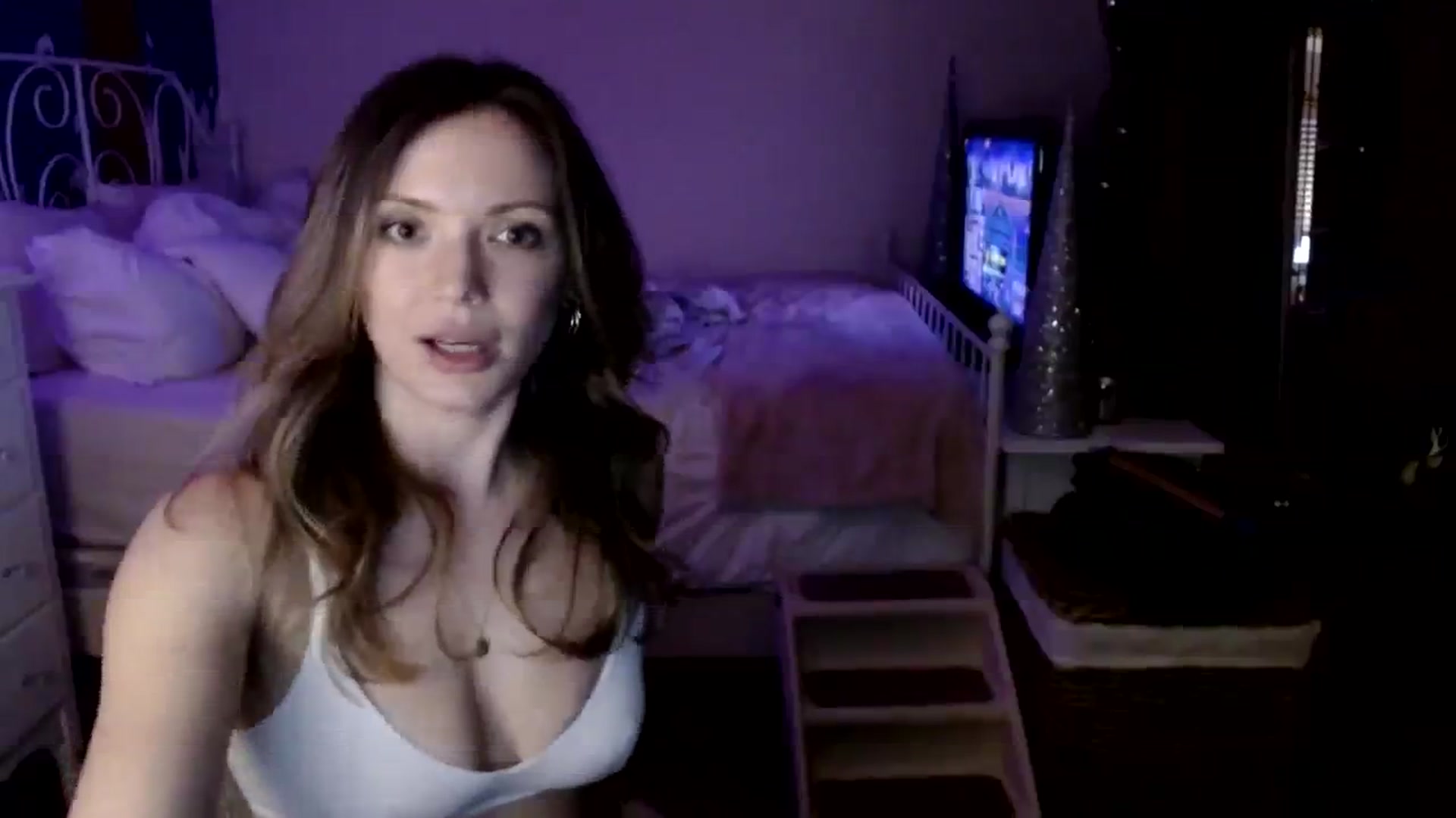 Gallery image thumbnail from MissTinsleyyx's myfreecams stream on, 12/10/2023, 11:37 image 18 of 20