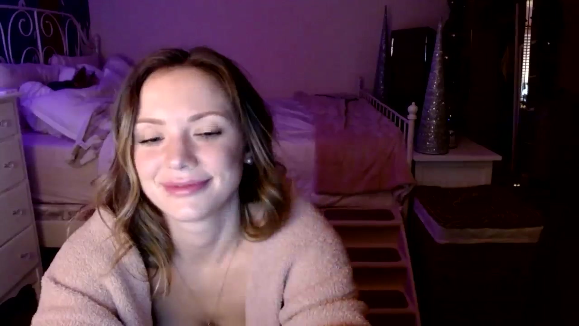 Gallery image thumbnail from MissTinsleyyx's myfreecams stream on, 12/17/2023, 09:26 image 14 of 20