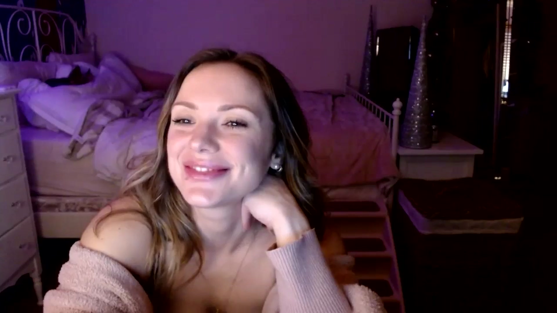 Gallery image thumbnail from MissTinsleyyx's myfreecams stream on, 12/17/2023, 09:26 image 16 of 20