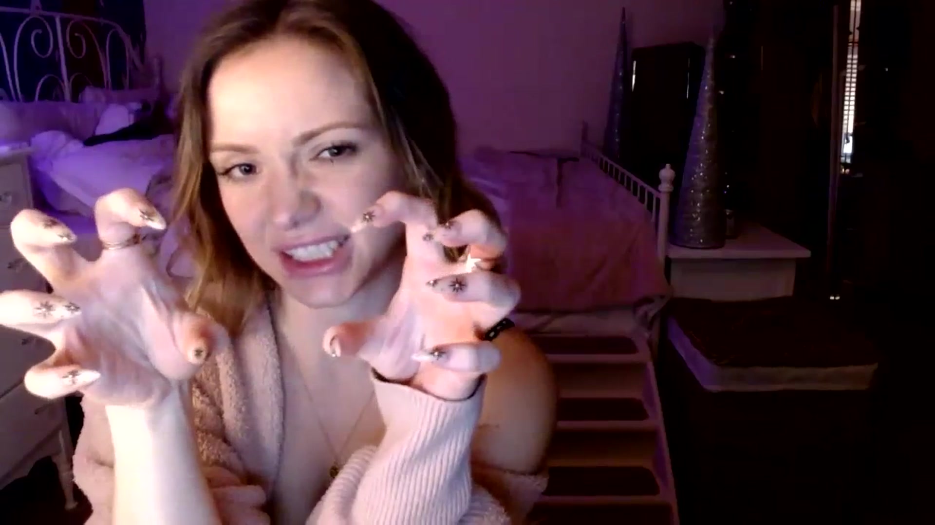 Gallery image thumbnail from MissTinsleyyx's myfreecams stream on, 12/17/2023, 12:03 image 2 of 20