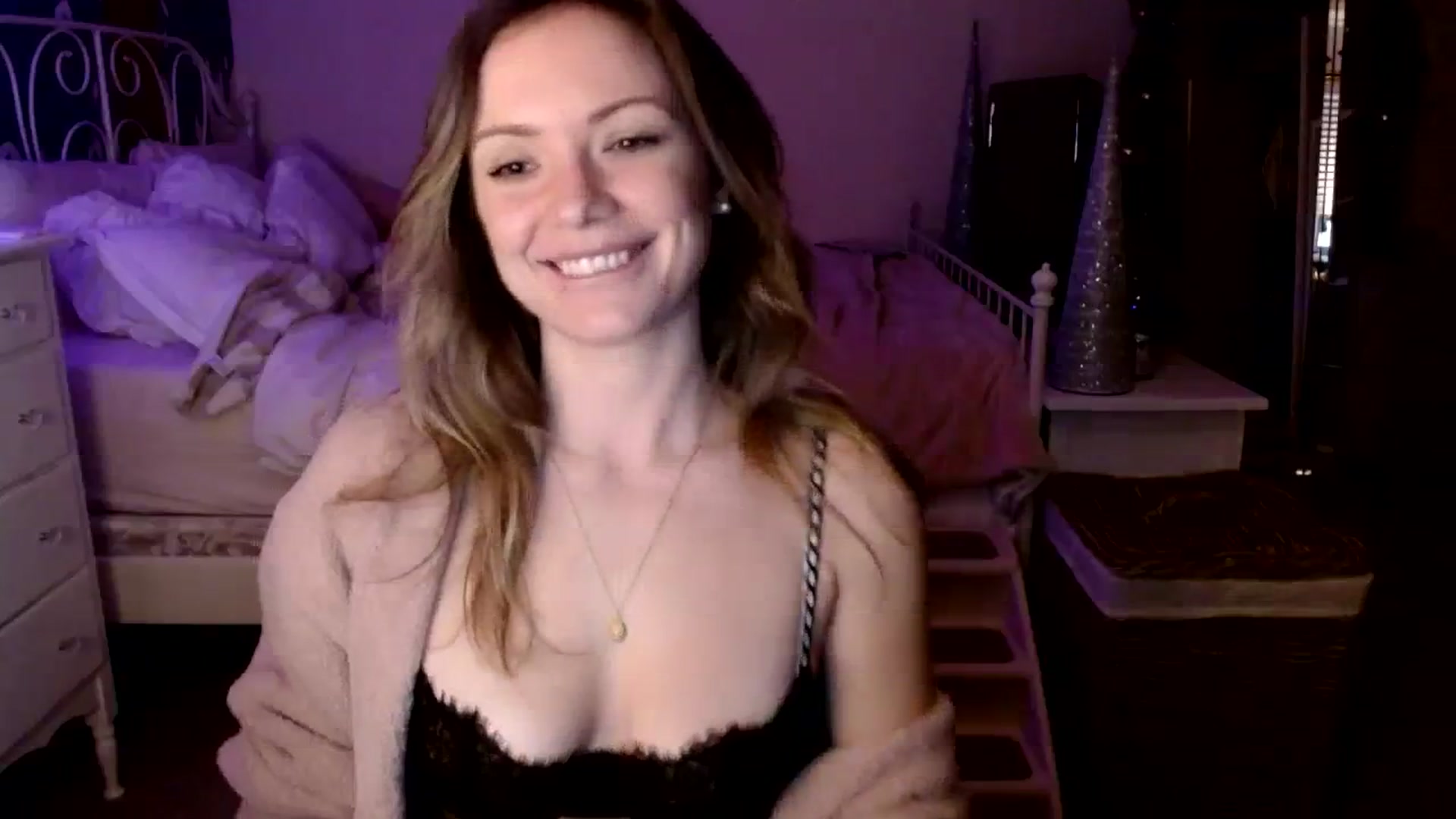 Gallery image thumbnail from MissTinsleyyx's myfreecams stream on, 12/17/2023, 12:03 image 16 of 20