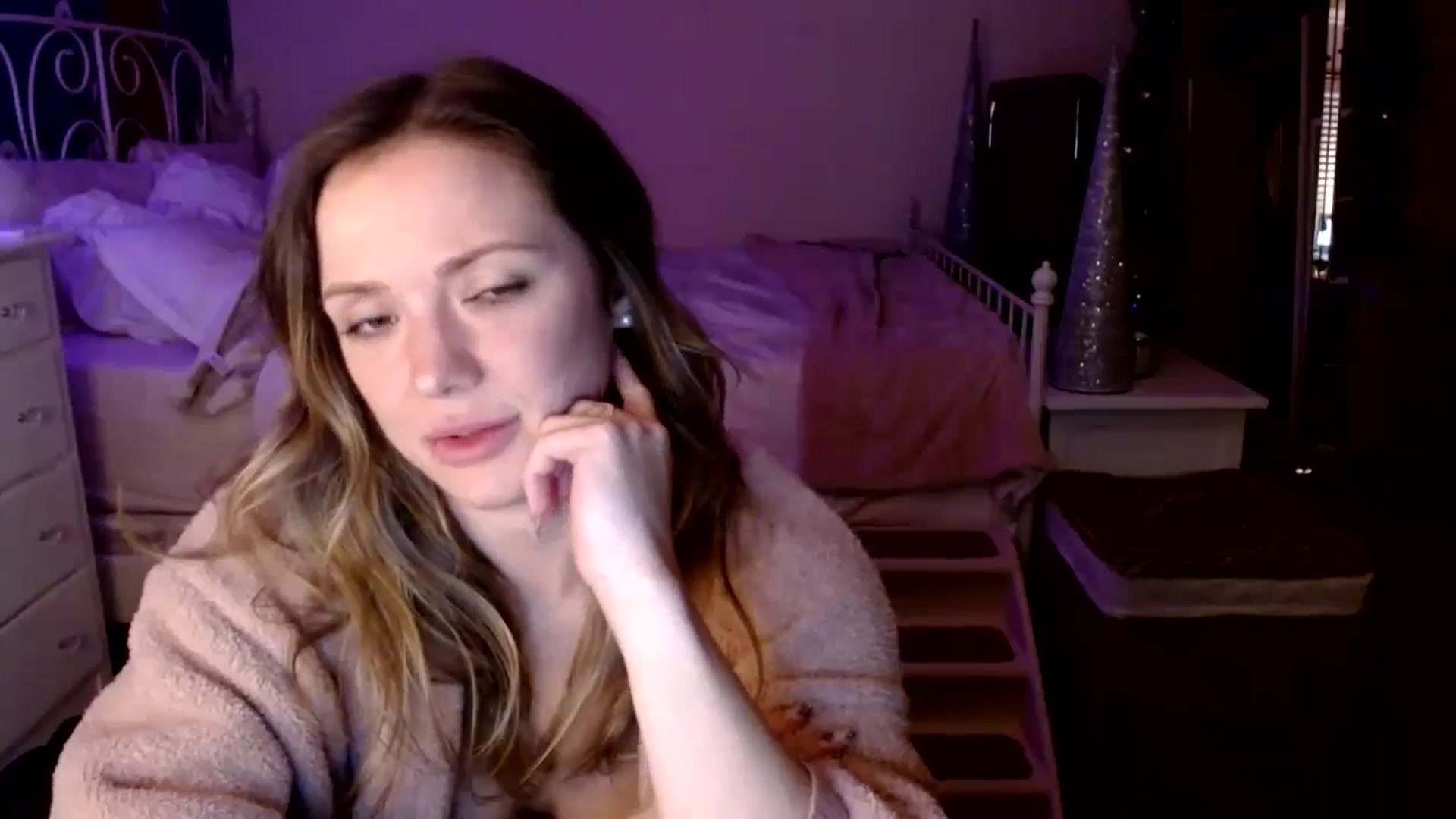 Gallery image thumbnail from MissTinsleyyx's myfreecams stream on, 12/17/2023, 12:03 image 17 of 20