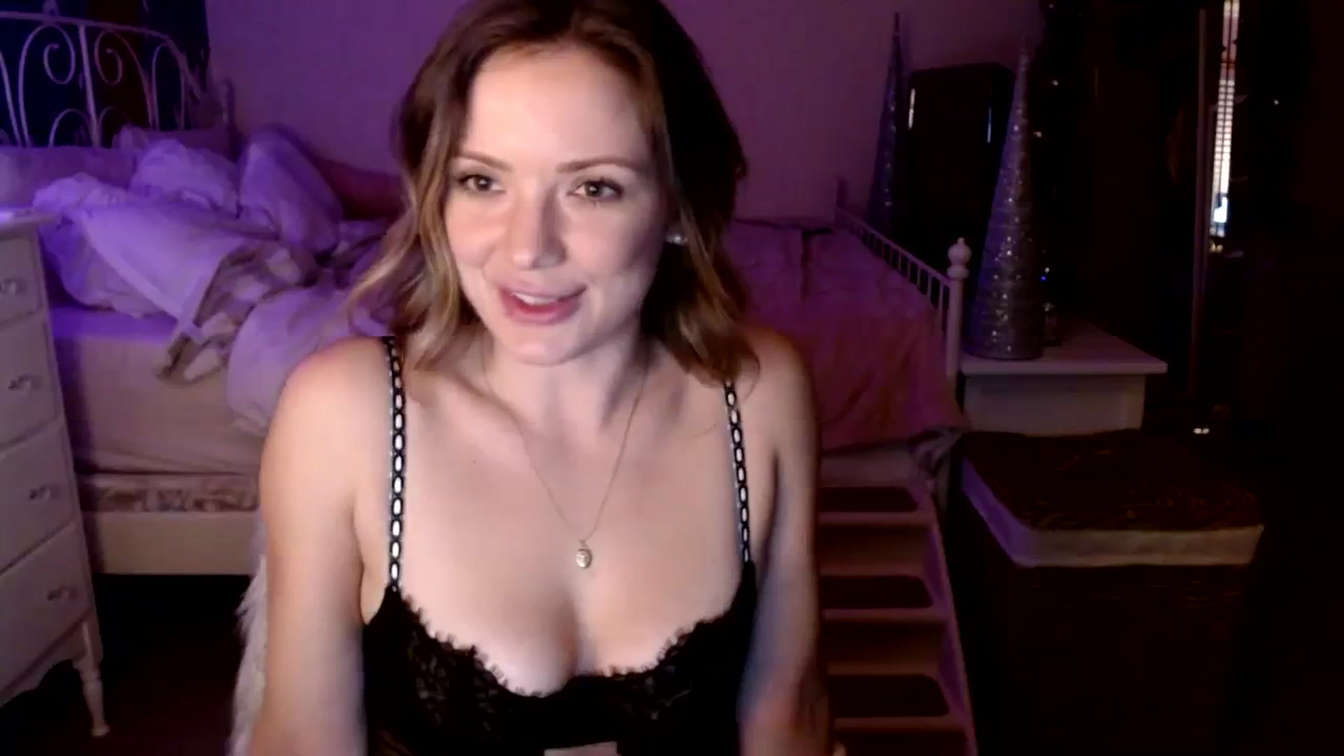 Gallery image thumbnail from MissTinsleyyx's myfreecams stream on, 12/17/2023, 12:03 image 8 of 20