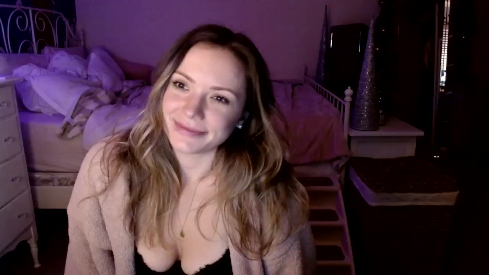 Gallery image thumbnail from MissTinsleyyx's myfreecams stream on, 12/17/2023, 12:03 image 4 of 20