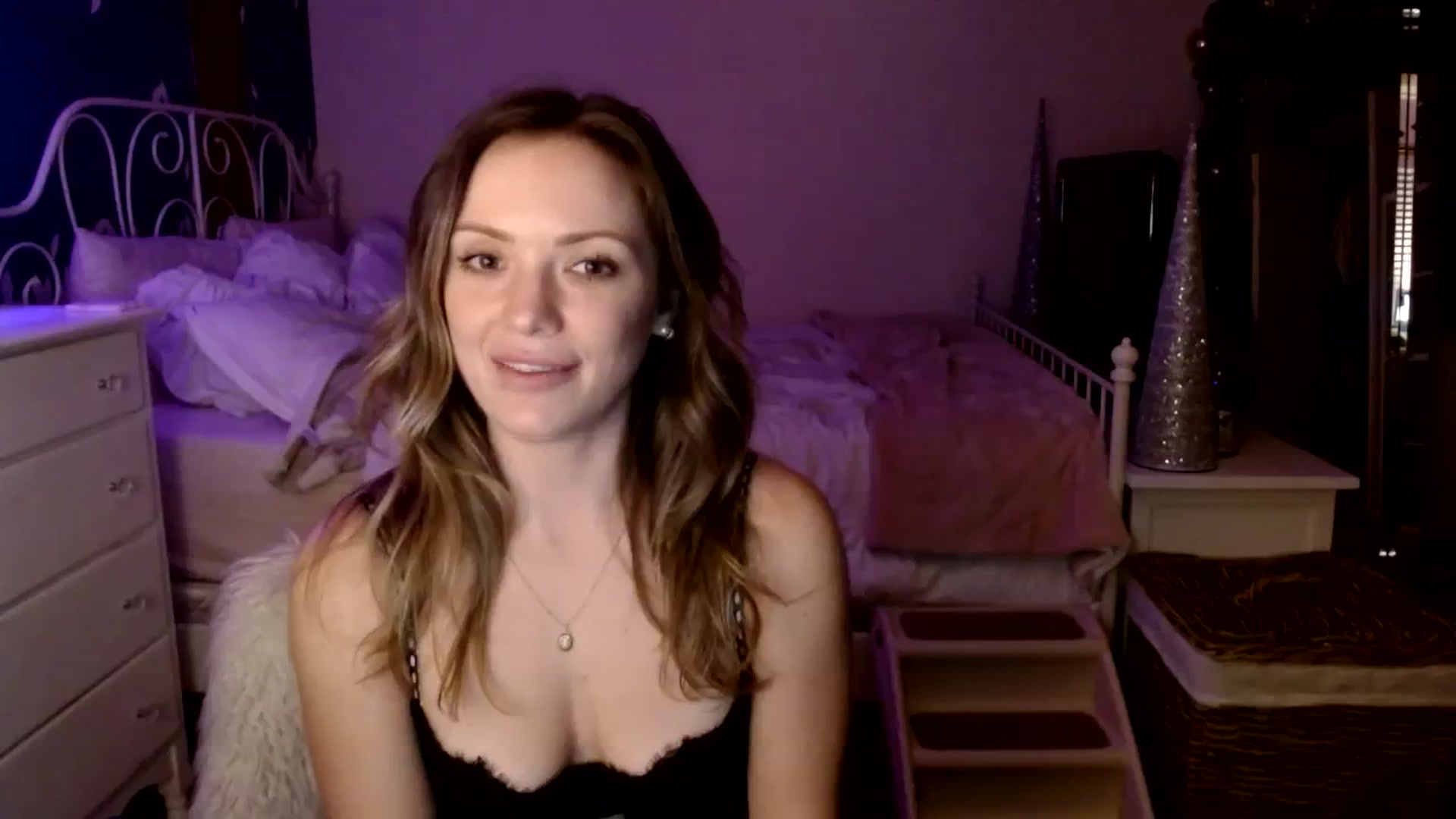 Gallery image thumbnail from MissTinsleyyx's myfreecams stream on, 12/17/2023, 12:44 image 14 of 20