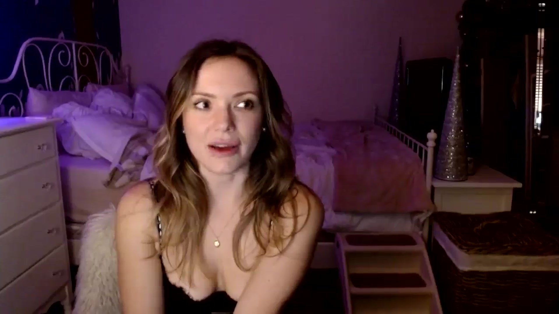 Gallery image thumbnail from MissTinsleyyx's myfreecams stream on, 12/17/2023, 12:44 image 13 of 20