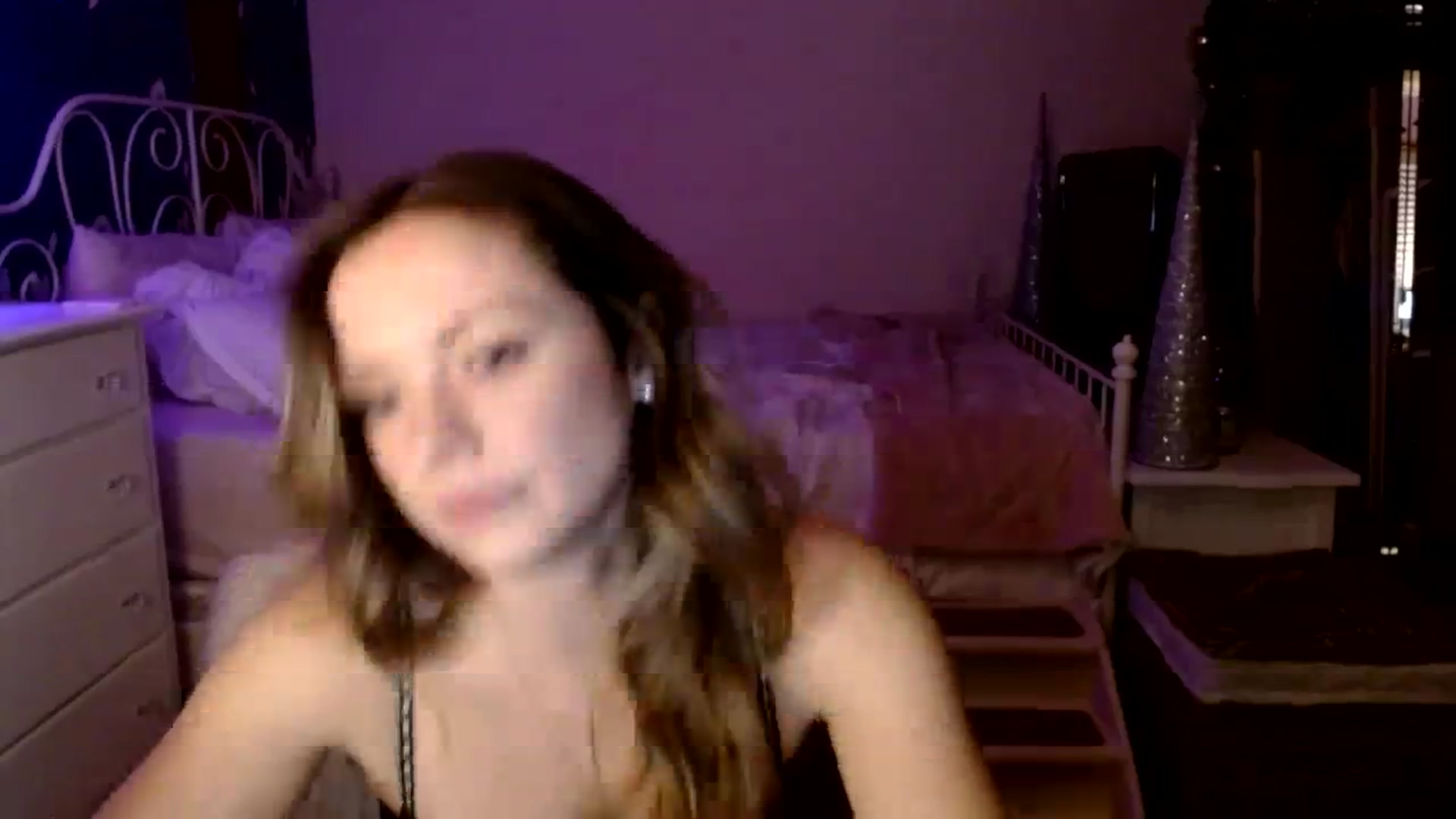 Gallery image thumbnail from MissTinsleyyx's myfreecams stream on, 12/17/2023, 12:44 image 4 of 20