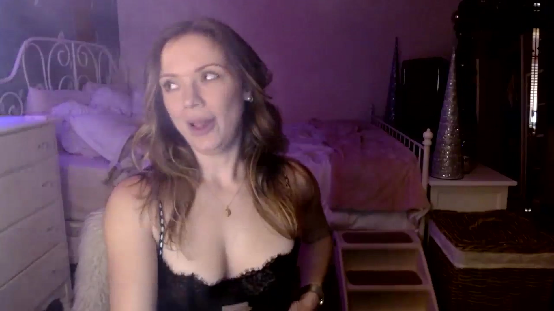Gallery image thumbnail from MissTinsleyyx's myfreecams stream on, 12/17/2023, 12:44 image 9 of 20