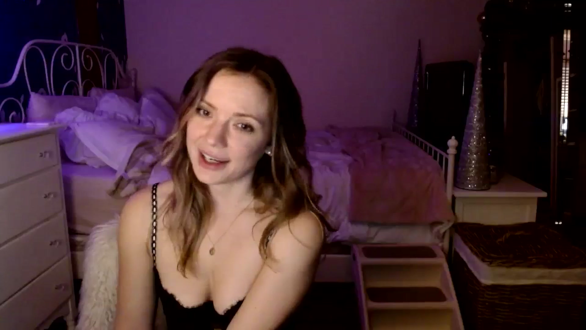 Gallery image thumbnail from MissTinsleyyx's myfreecams stream on, 12/17/2023, 12:44 image 11 of 20
