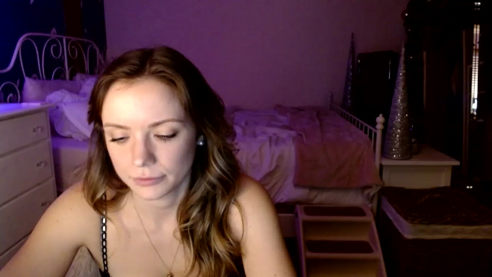 Gallery image thumbnail from MissTinsleyyx's myfreecams stream on, 12/17/2023, 12:44 image 2 of 20